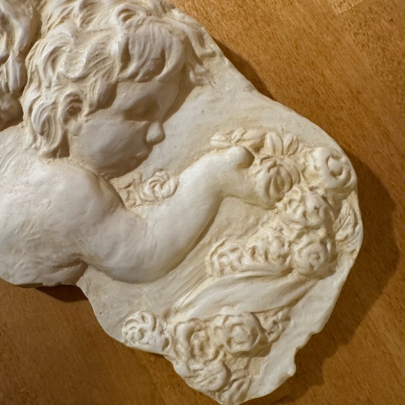 Henfeathers Cherub Garden wall hanging - Picture 8 of 8